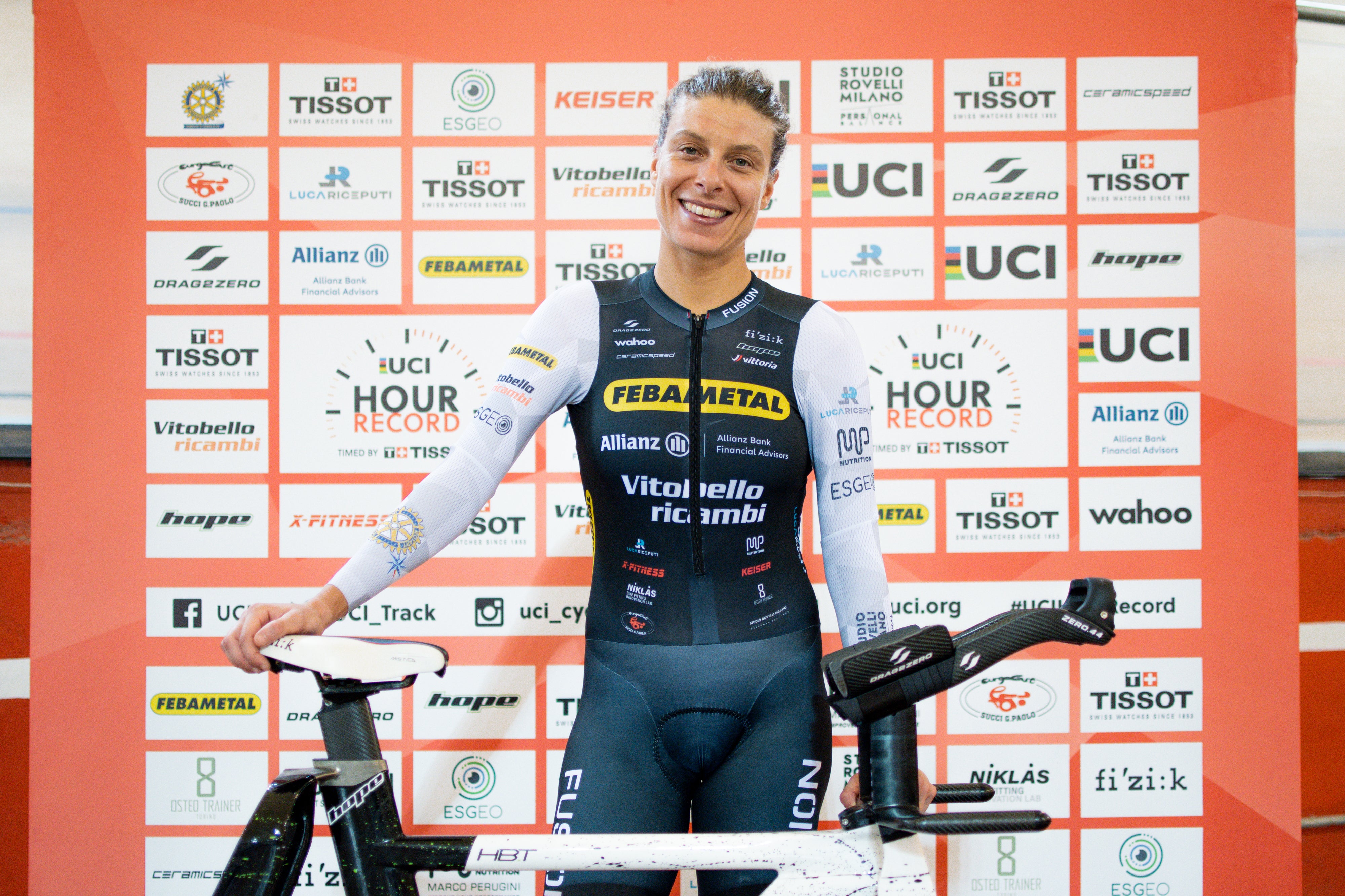 Italian cyclist Vittoria Bussi shatters the 50-kilometer barrier with a new women's hour record